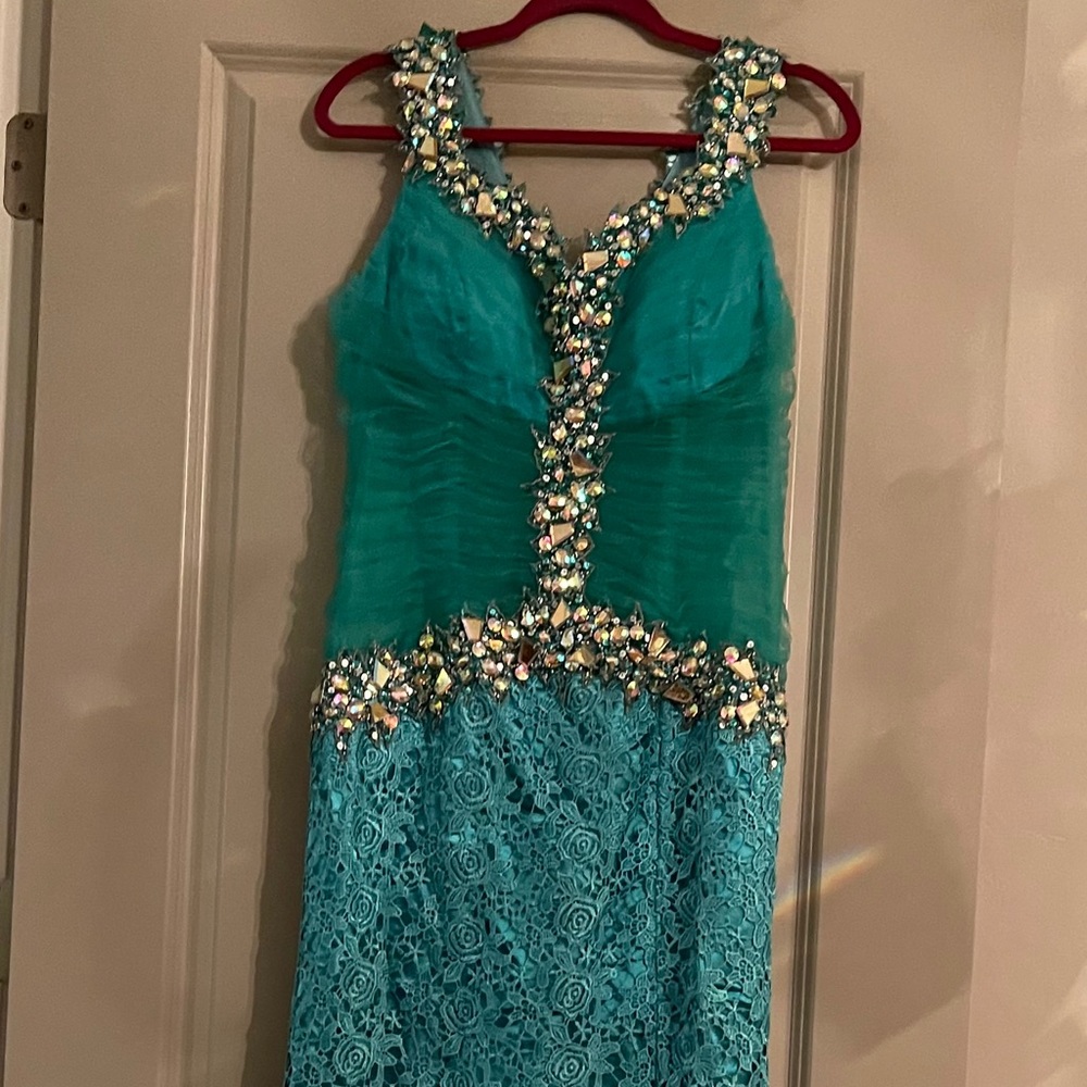 MNM COTURE teal Colored Long Sleeveless Dress Size 14.
